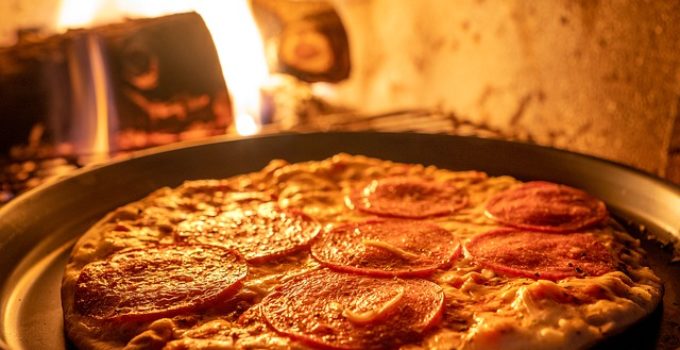 The Best Wood For Pizza Oven – Reviews and Tips